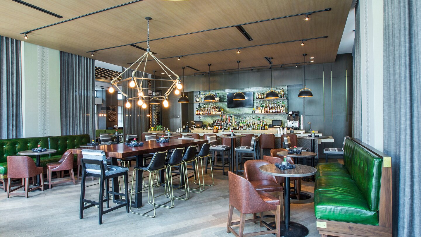 auswi-bar-4464-hor-wide.jpg