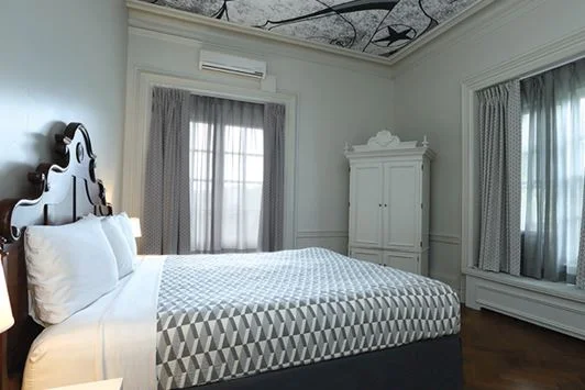 king-bedroom.jpg