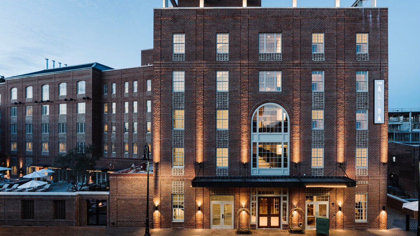 savtx-exterior-9521-hor-wide.jpg