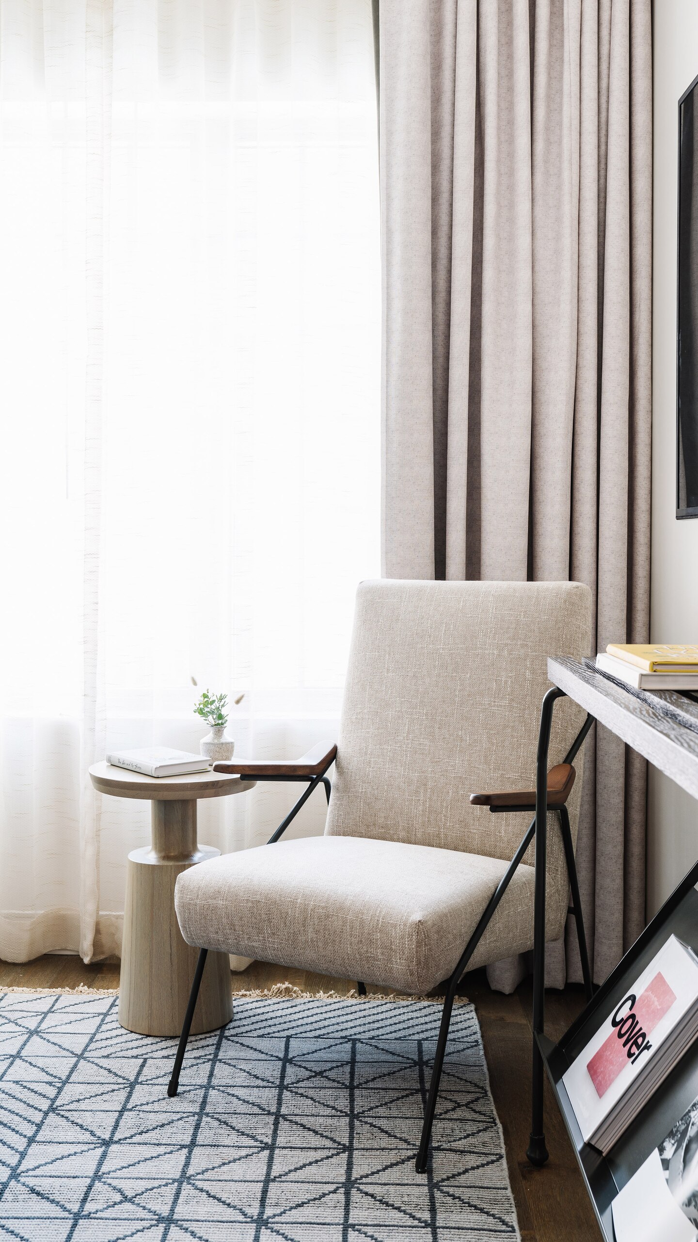 savtx-guestroom-living-9574-ver-wide.jpg