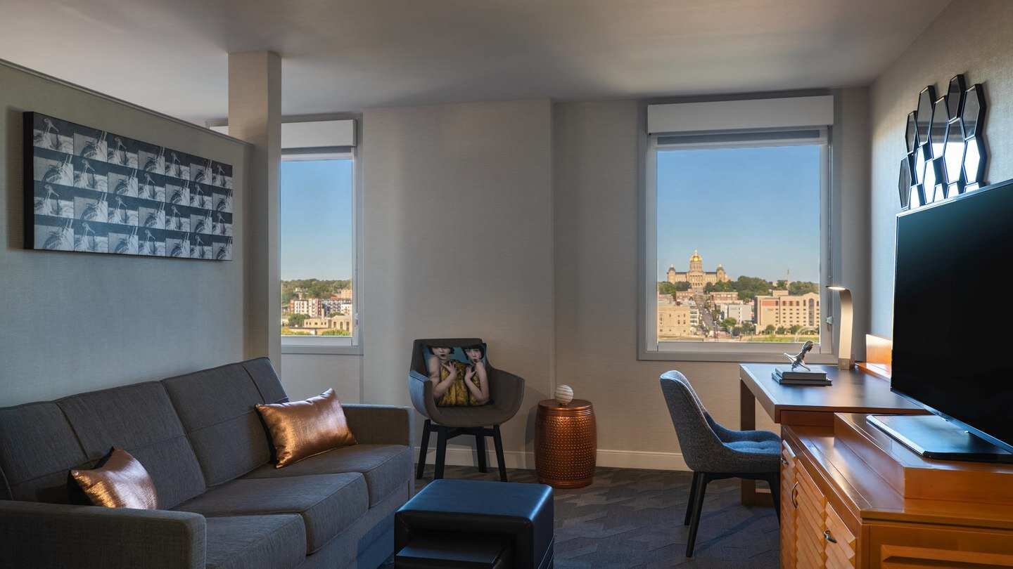 dsmbr-guestroom-7035-hor-wide.jpg