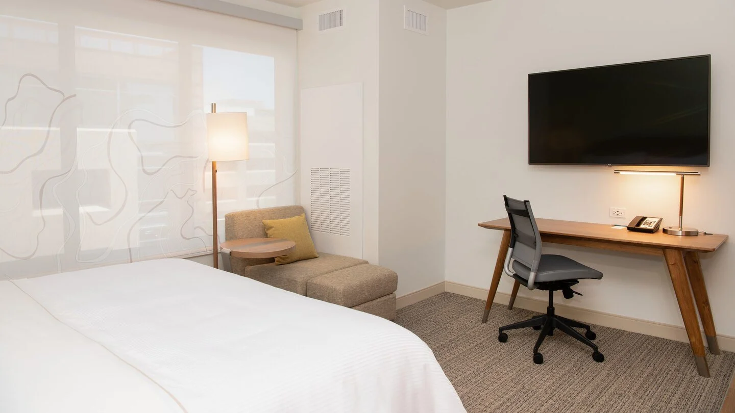 phxes-king-guestroom-3564-hor-wide.jpg