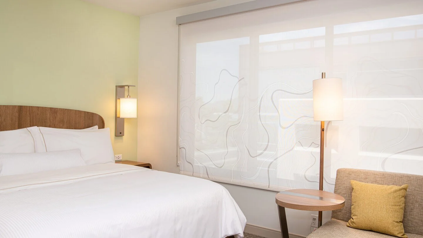 phxes-king-guestroom-3566-hor-wide.jpg