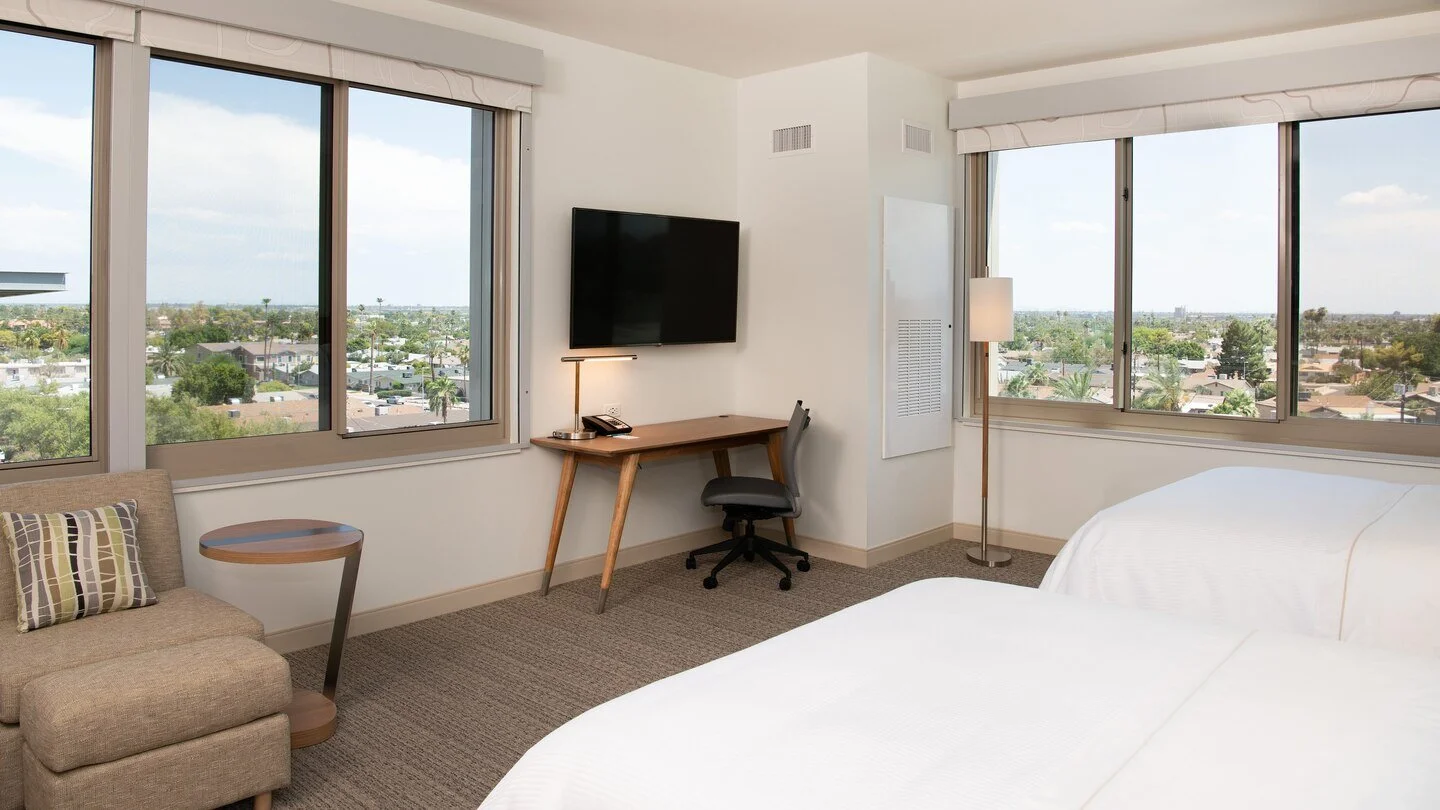 phxes-queen-guestroom-3571-hor-wide.jpg