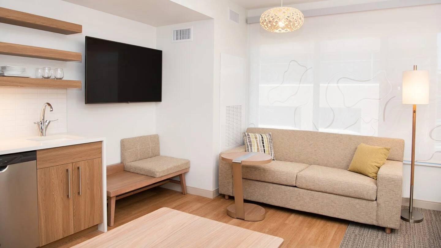 phxes-studio-guestroom-sofabed-3544-hor-wide.jpg