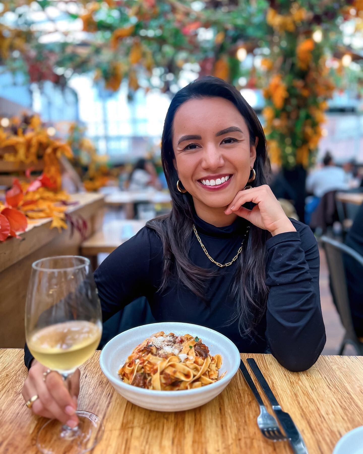 All I wanna do this fall: stay indoors with the right carbs by my side 🍝🍁 #FashionTopic 
&bull;
&bull;
&bull;
#newyorkcity #nycfood #nycfoodie #eataly #italianfood #eatalynyc #fallfood #fallseason #visitnyc