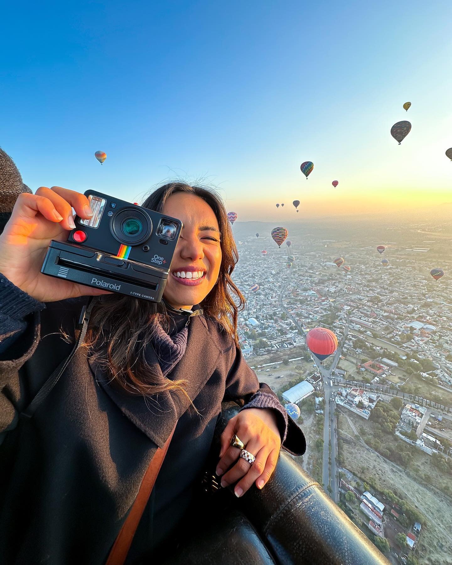 Mexico, you are so dreamy 🎈🥹❤️😍 #FashionTopic #balloonflight 
&bull;
&bull;
&bull;
#teotihuac&aacute;n #balloonfest #teotihuacanpyramids #mexicodesconocido #visitmexico #conocemexico #piramidesdeteotihuacan