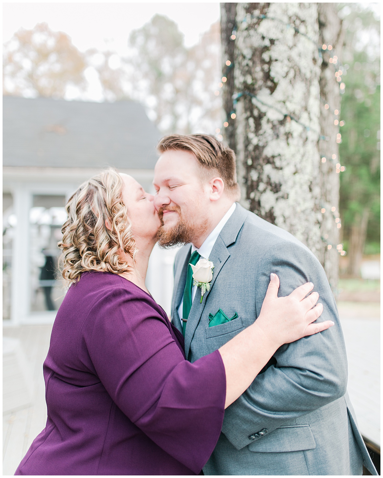 Virginia Cliffe Inn Wedding at Christmastime - Virginia Wedding Photographer