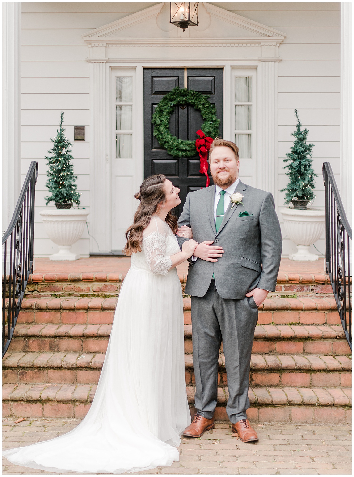 Virginia Cliffe Inn Wedding at Christmastime - Virginia Wedding Photographer