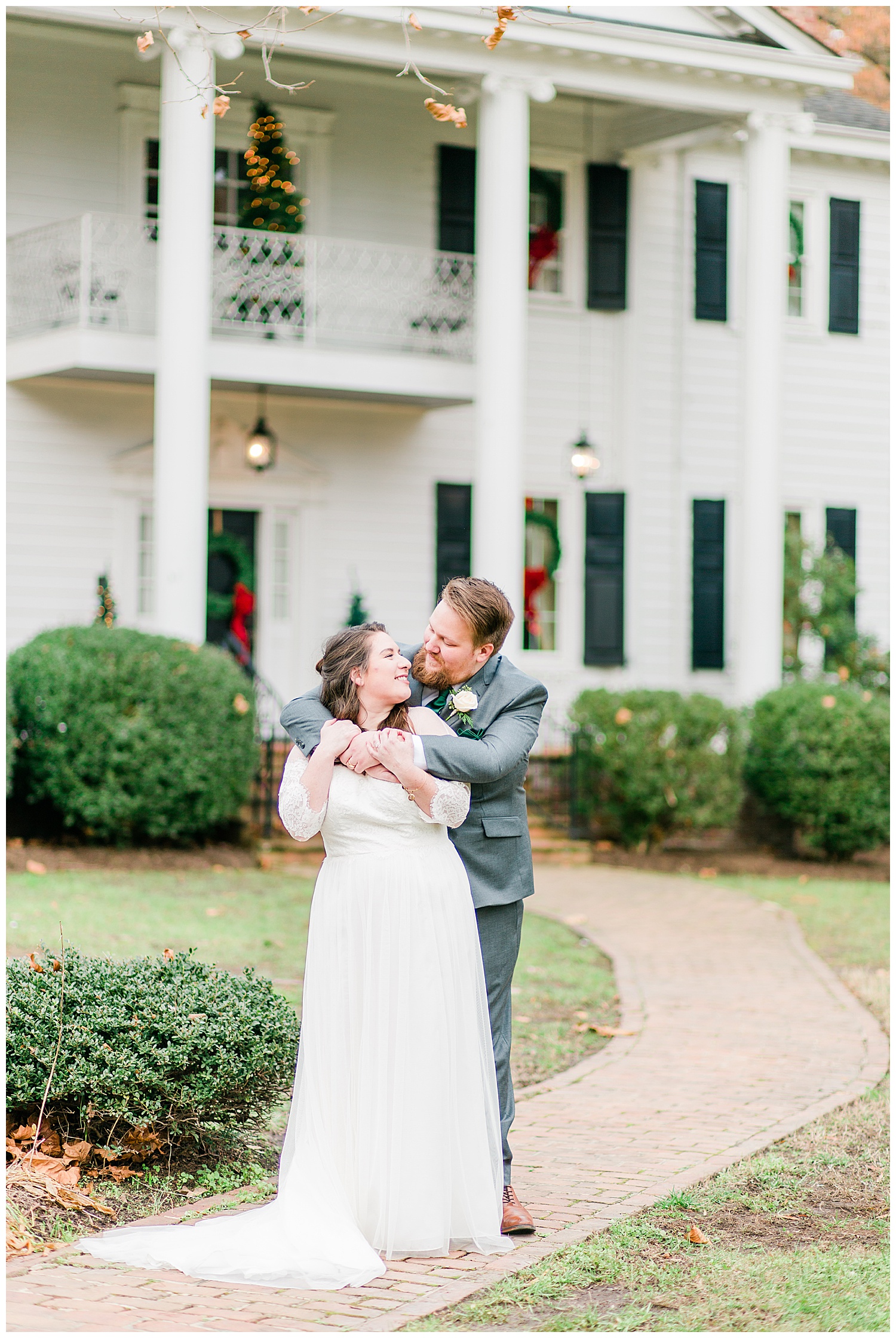 Virginia Cliffe Inn Wedding at Christmastime - Virginia Wedding Photographer