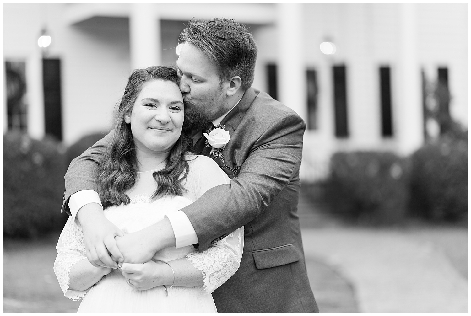 Virginia Cliffe Inn Wedding at Christmastime - Virginia Wedding Photographer