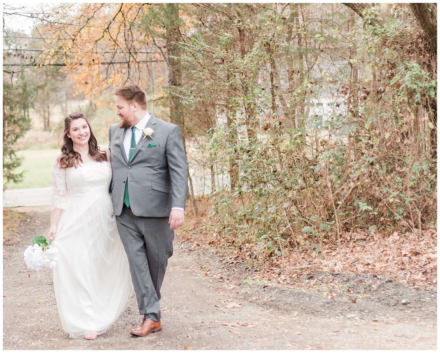 Virginia Cliffe Inn Wedding at Christmastime - Virginia Wedding Photographer