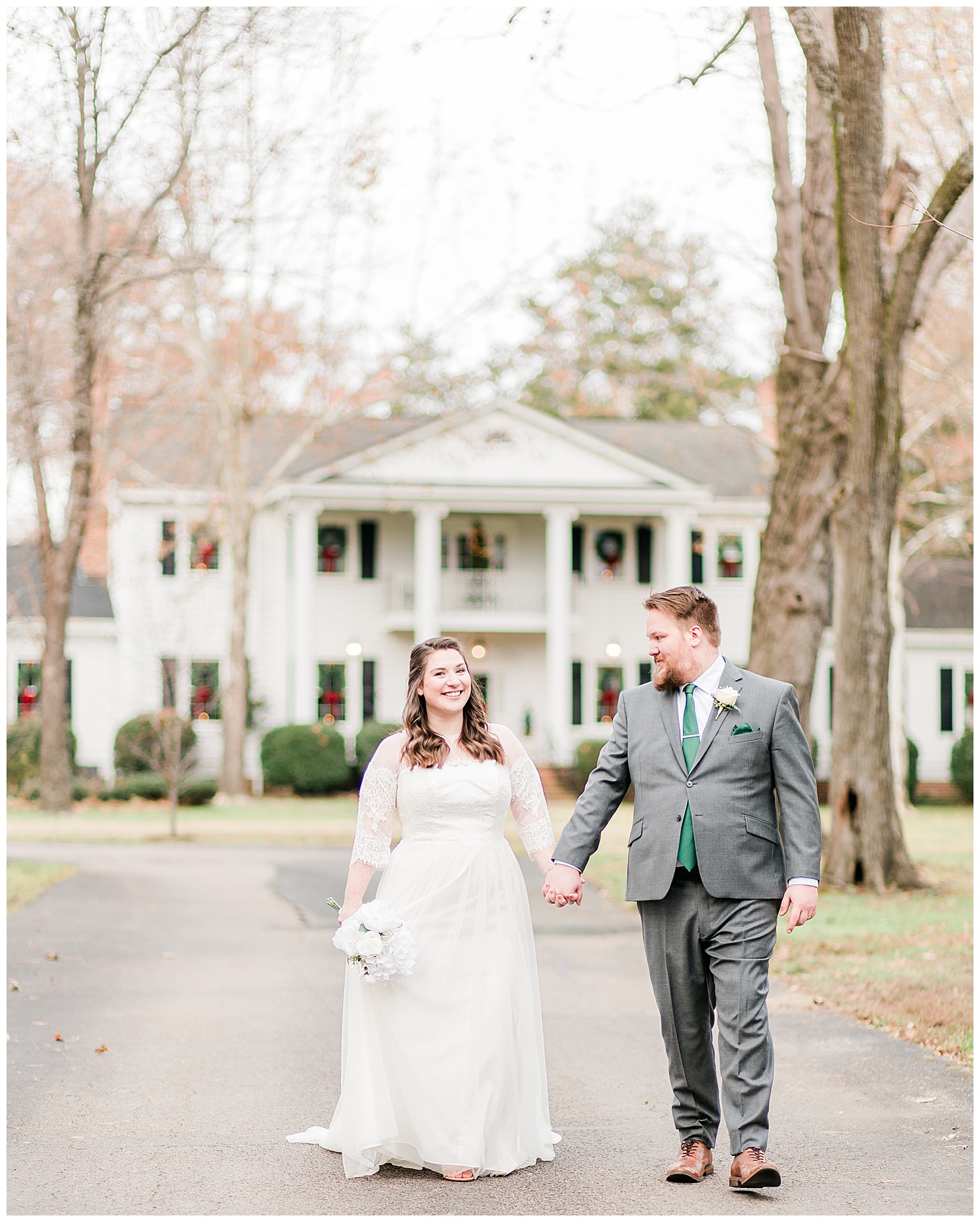 Virginia Cliffe Inn Wedding at Christmastime - Virginia Wedding Photographer