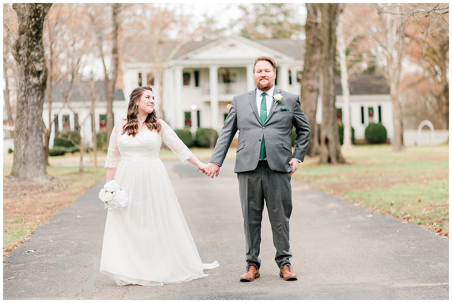 Virginia Cliffe Inn Wedding at Christmastime - Virginia Wedding Photographer