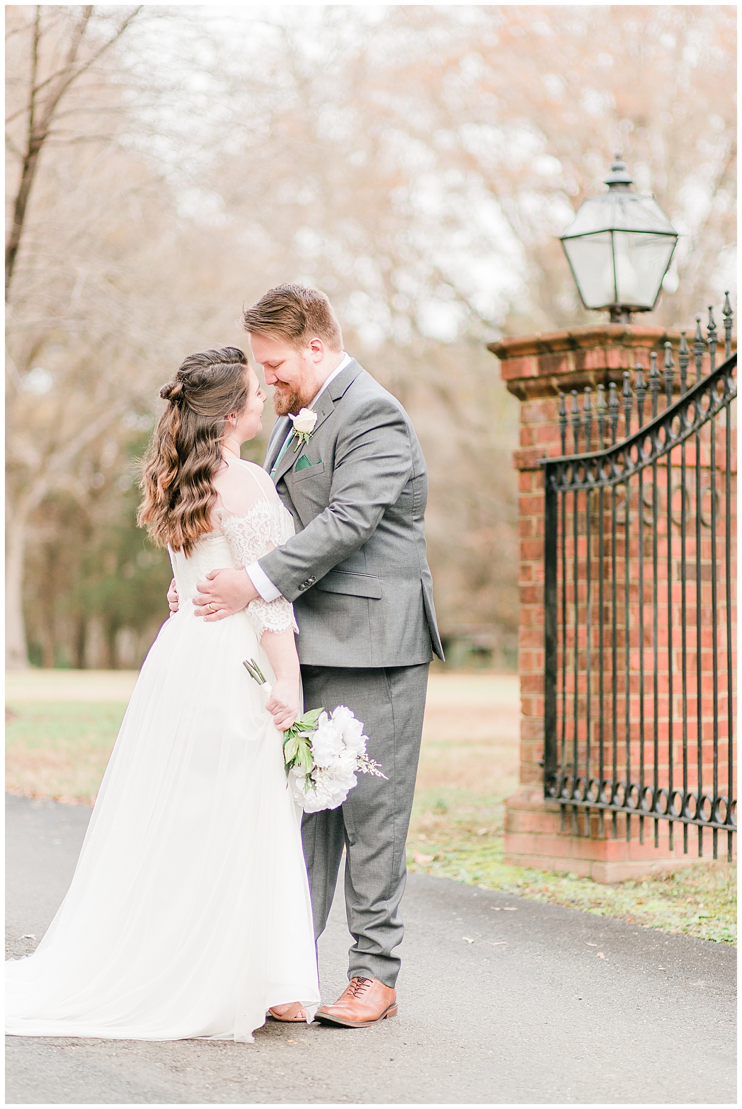 Virginia Cliffe Inn Wedding at Christmastime - Virginia Wedding Photographer