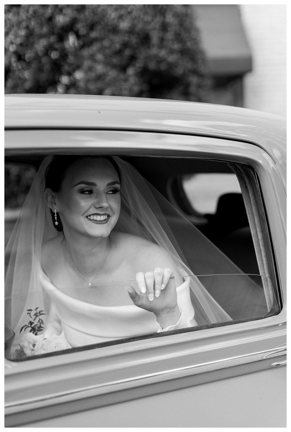 DC-wedding-photographers-Bentley-antique-car-0031.jpg