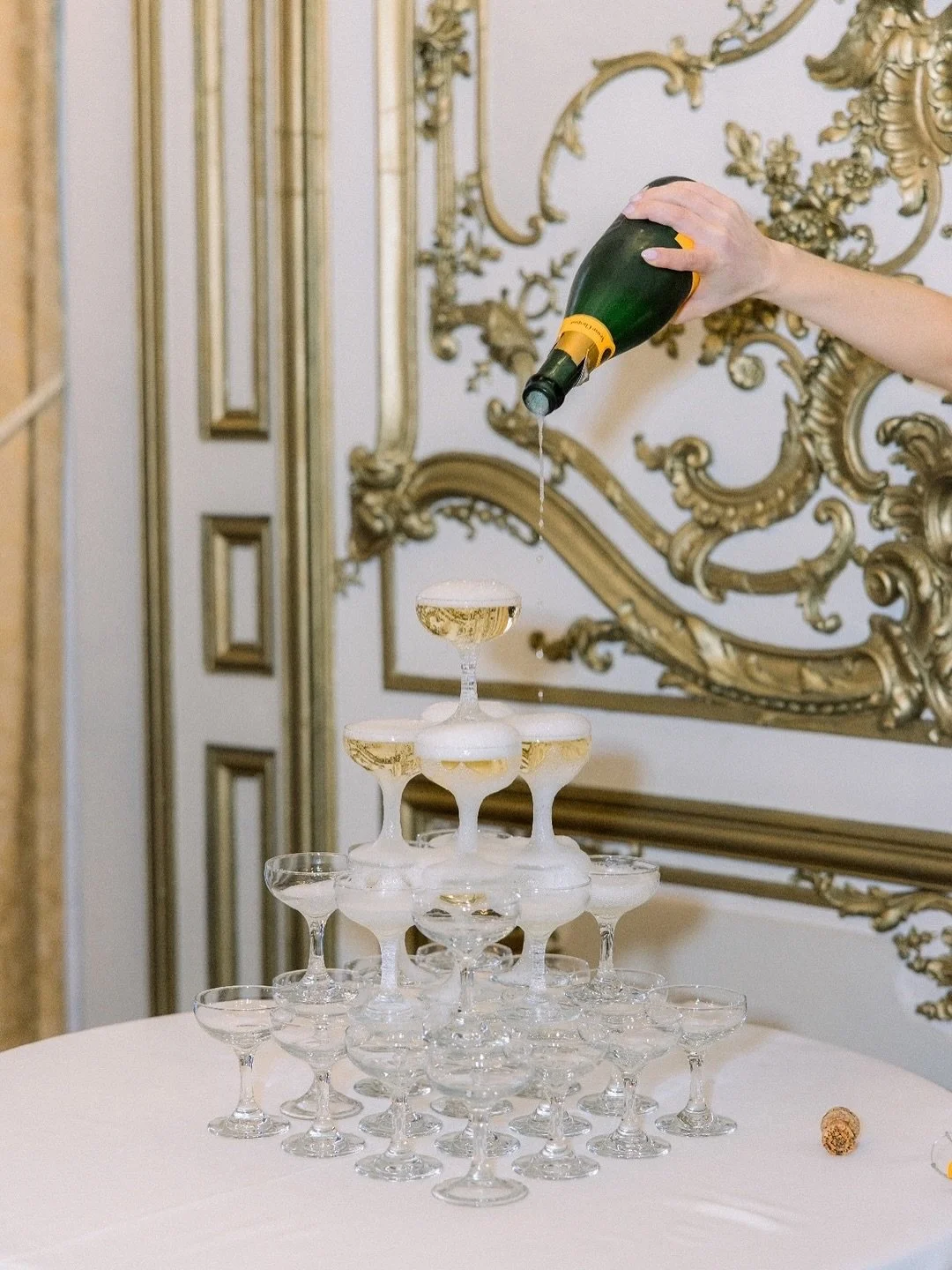 Pop the cork and pour the bubbly, the weekend is here!
⠀⠀⠀⠀⠀⠀⠀⠀⠀
#DCweddingPhotographer #DCweddingVenue #MansionWeddingVenue #EstateWeddingVenue #DMVweddingPhotographer #VirginiaWeddingPhotographer #RichmondWeddingPhotographer #CharlestonWeddingPhoto