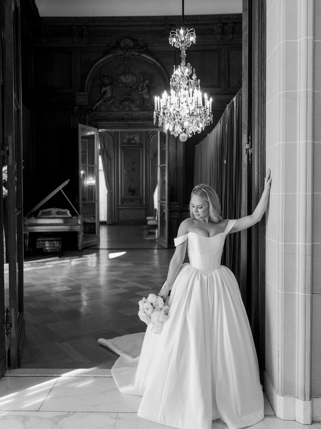 When the architecture of your venue brings the drama for epic backdrops at every turn. #👰🏼
⠀⠀⠀⠀⠀⠀⠀⠀⠀

Venue | @thePerryBelmontHouse
Wedding planner | @marriageandmimosas
Photographer | @marshallarts.photography
Dress designer | @EssenceofAustralia
