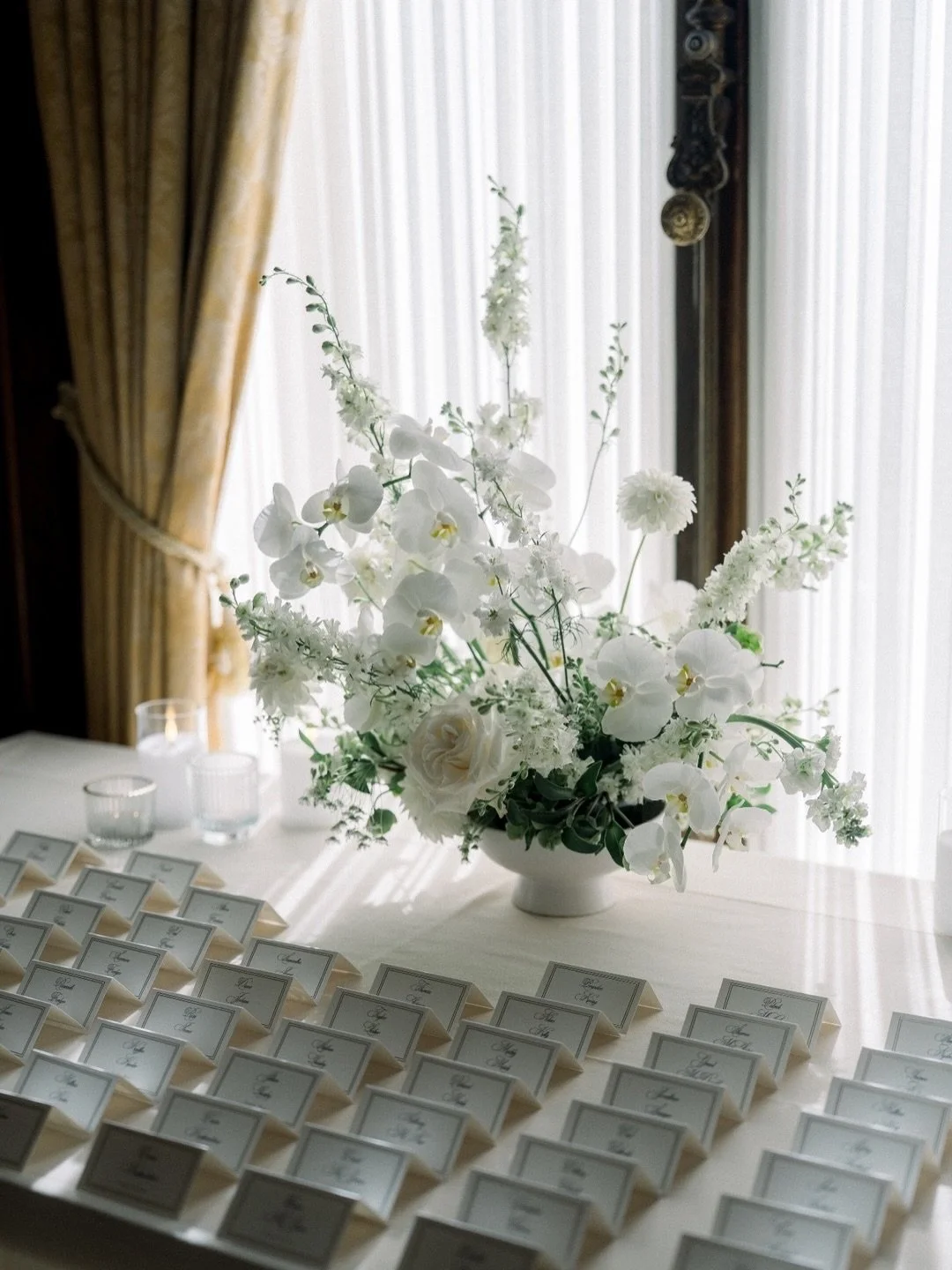 A simple escort card display, but make it elegant and romantic. #✨
⠀⠀⠀⠀⠀⠀⠀⠀⠀
Venue | @thePerryBelmontHouse
Wedding planner | @marriageandmimosas
Photographer | @marshallarts.photography
Florist | @tangaustinfloral
Stationery | @paperrootsco
⠀⠀⠀⠀⠀⠀⠀⠀⠀