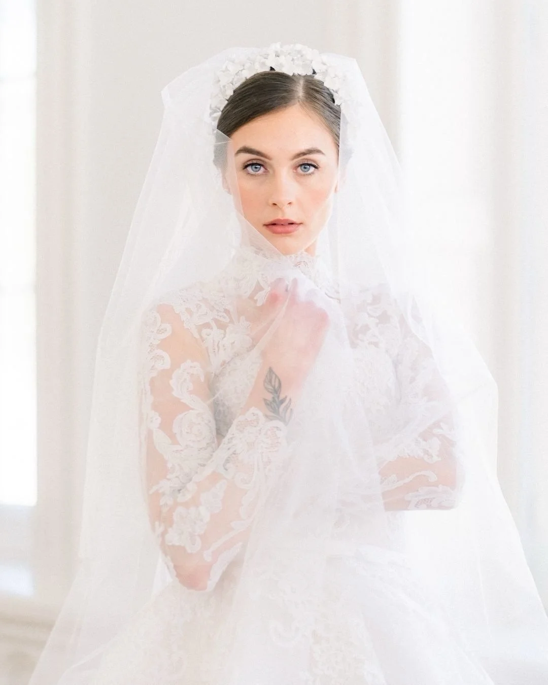 A few of my favorite images from this dreamy Charleston editorial with Sinclair &amp; Moore at One Broad.
⠀⠀⠀⠀⠀⠀⠀⠀⠀
(I can&rsquo;t wait for Hybrid CO this fall in Middleburg!) 
⠀⠀⠀⠀⠀⠀⠀⠀⠀
⠀⠀⠀⠀⠀⠀⠀⠀⠀
Photographer @marshallarts.photography
Planner/ desig