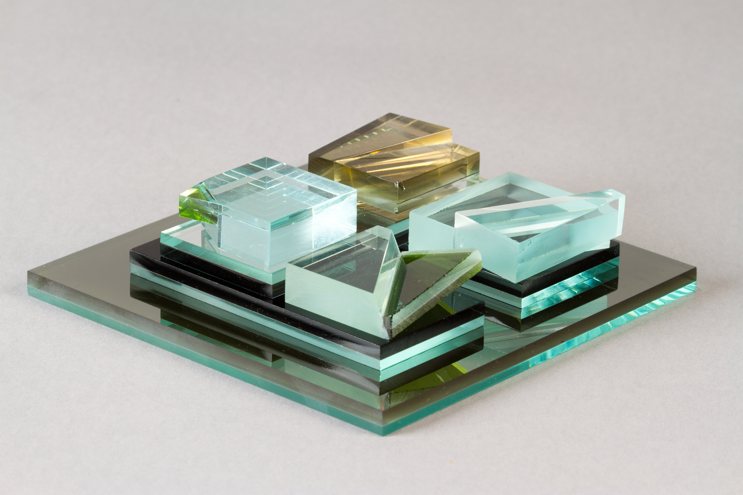 302.2.PLANOS. Vidro float, 3 x 13 x 13 cm, 2011.jpg