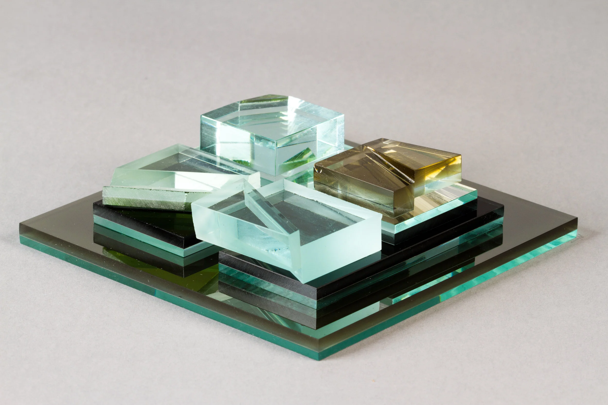 302.3.PLANOS. Vidro float, 3 x 13 x 13 cm, 2011.jpg