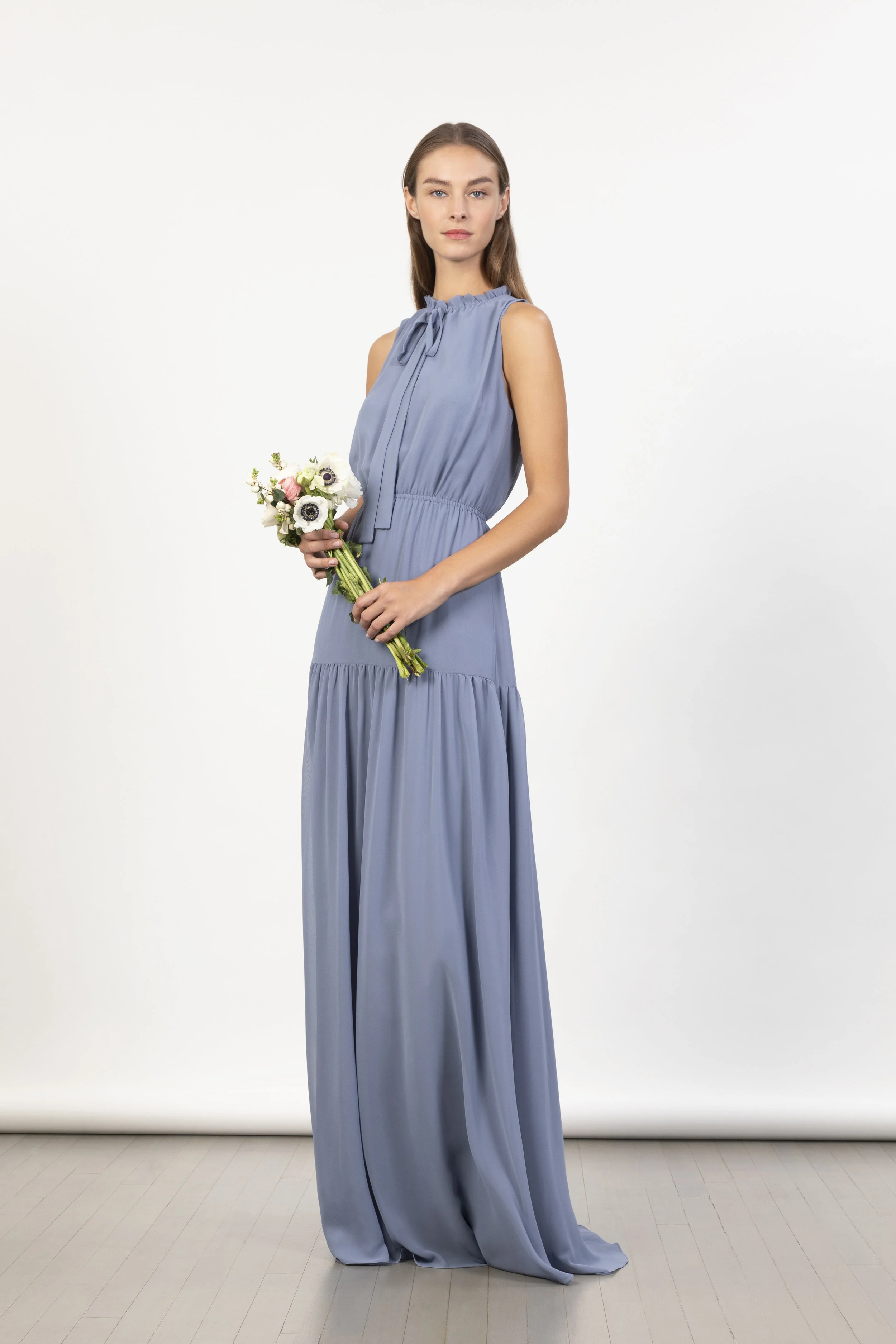 monique lhuillier grey gown