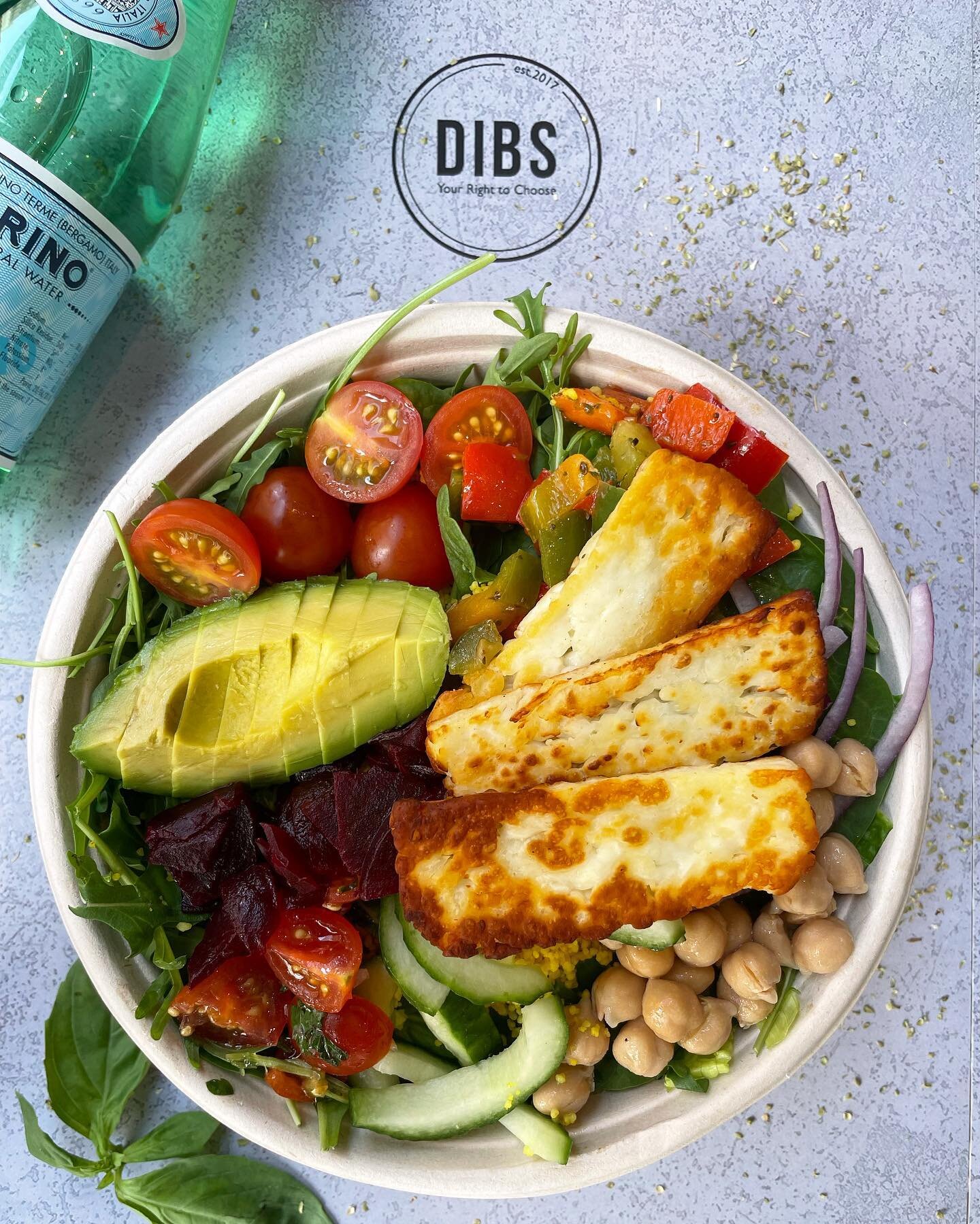 We offer a wide selection of salad bowls 🥗, you can even customise you&rsquo;re own 😋 

Come and give our bowls a try @dibs.uk
