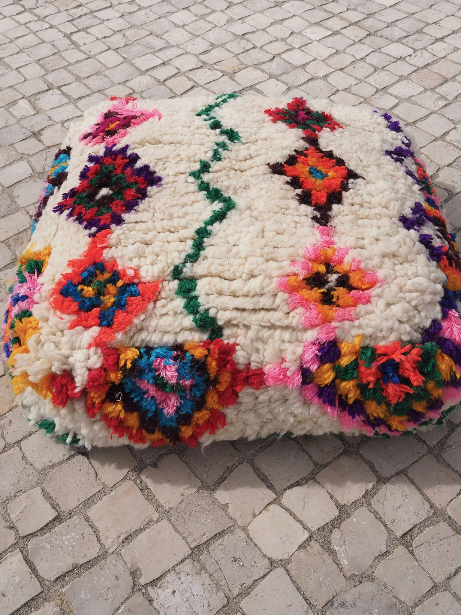 aventyr-moroccan-azilal-wool-pouf-diamonds-4b-2.jpg