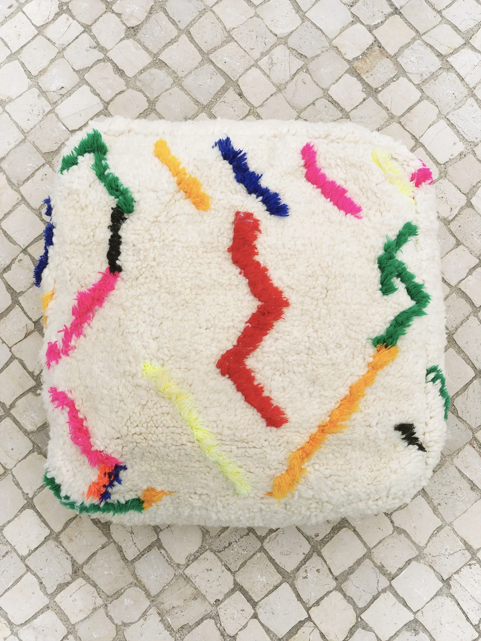 aventyr-moroccan-azilal-wool-pouf-diamonds-6.jpg