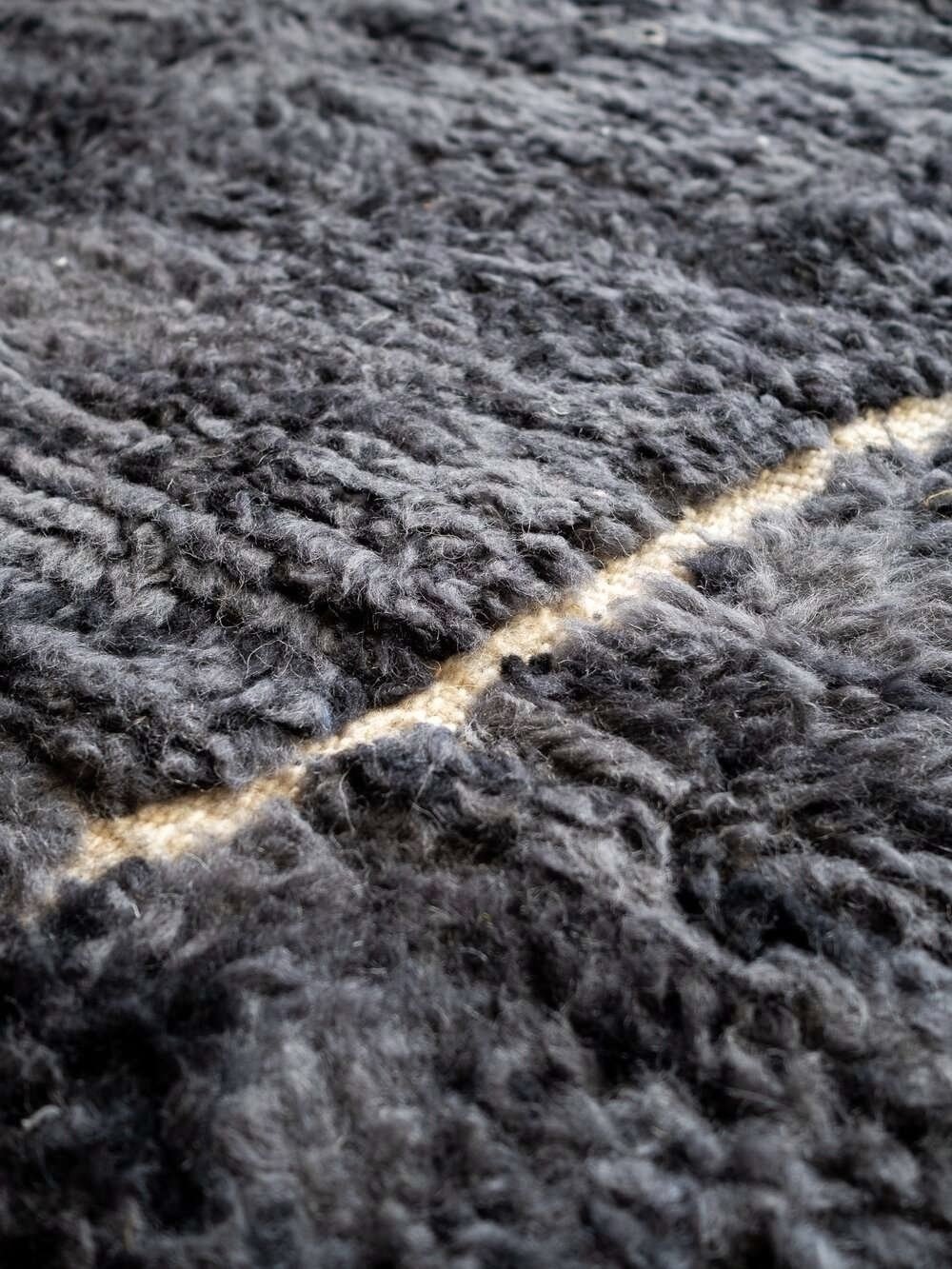 aventyr-moroccan-beni-ourain-wool-rug-noir-3.jpg