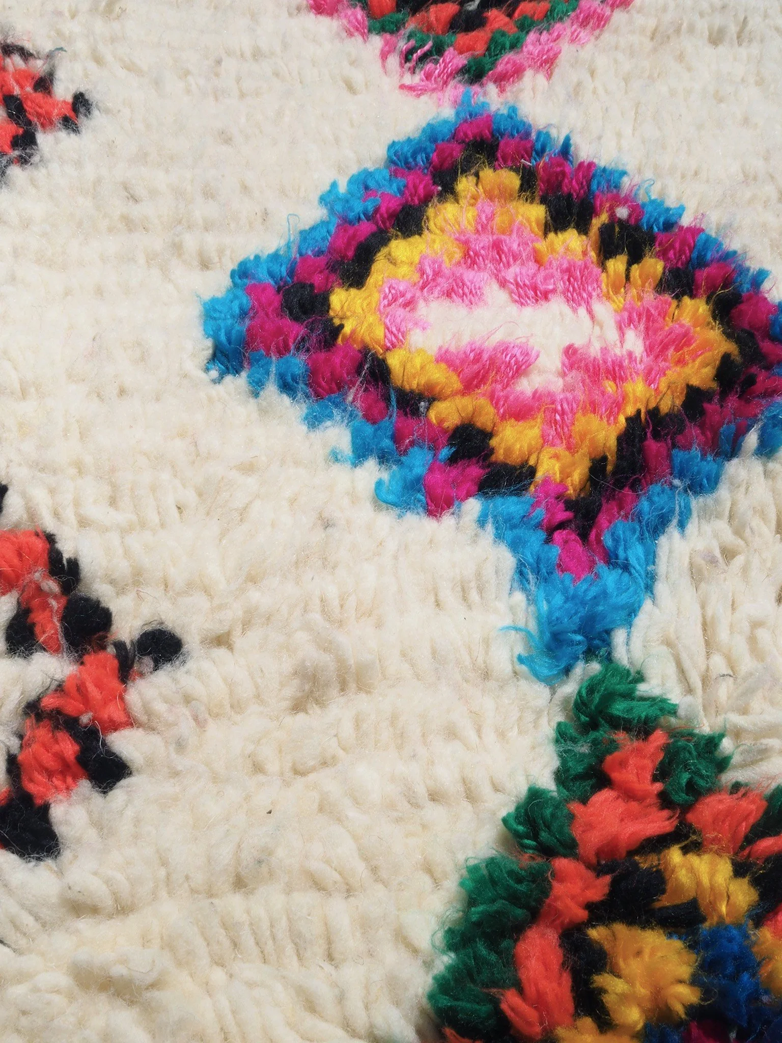 moroccan-wool-azilal-rug-happy-diamonds-no.1-150x100cm-4.jpg