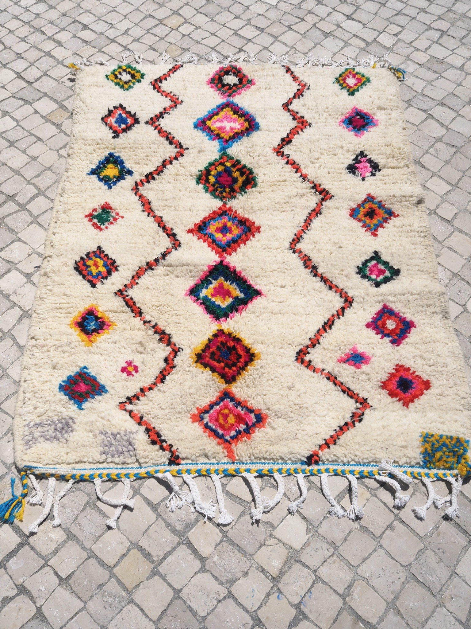 moroccan-wool-azilal-rug-happy-diamonds-no.1-150x100cm-2.jpg