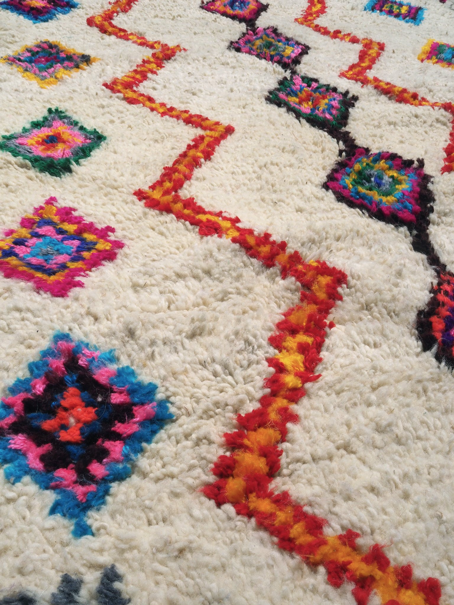 moroccan-wool-azilal-rug-happy-diamonds-no.2-150x100cm-3.jpg