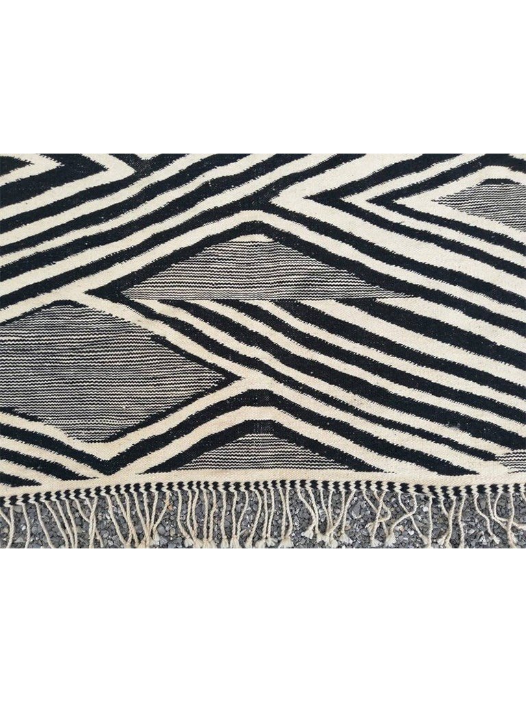 aventyr-moroccan-zanafi-flatweave-wool-kilim-Imane-4.jpg
