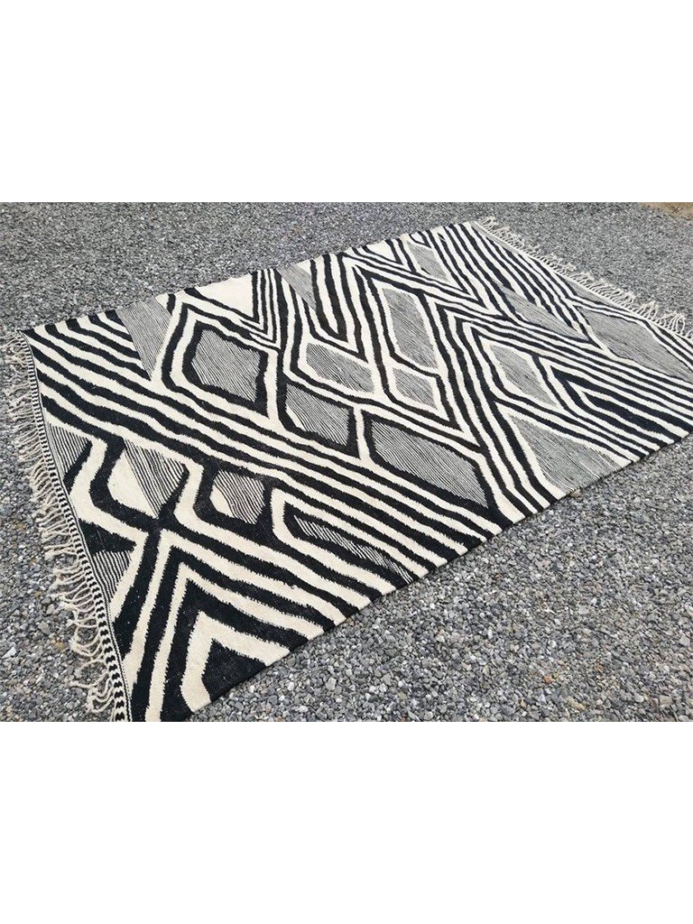 aventyr-moroccan-zanafi-flatweave-wool-kilim-Imane-2.jpg