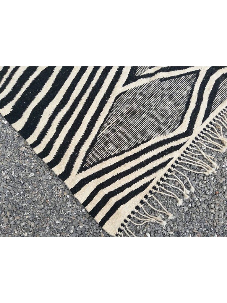 aventyr-moroccan-zanafi-flatweave-wool-kilim-Imane-6.jpg