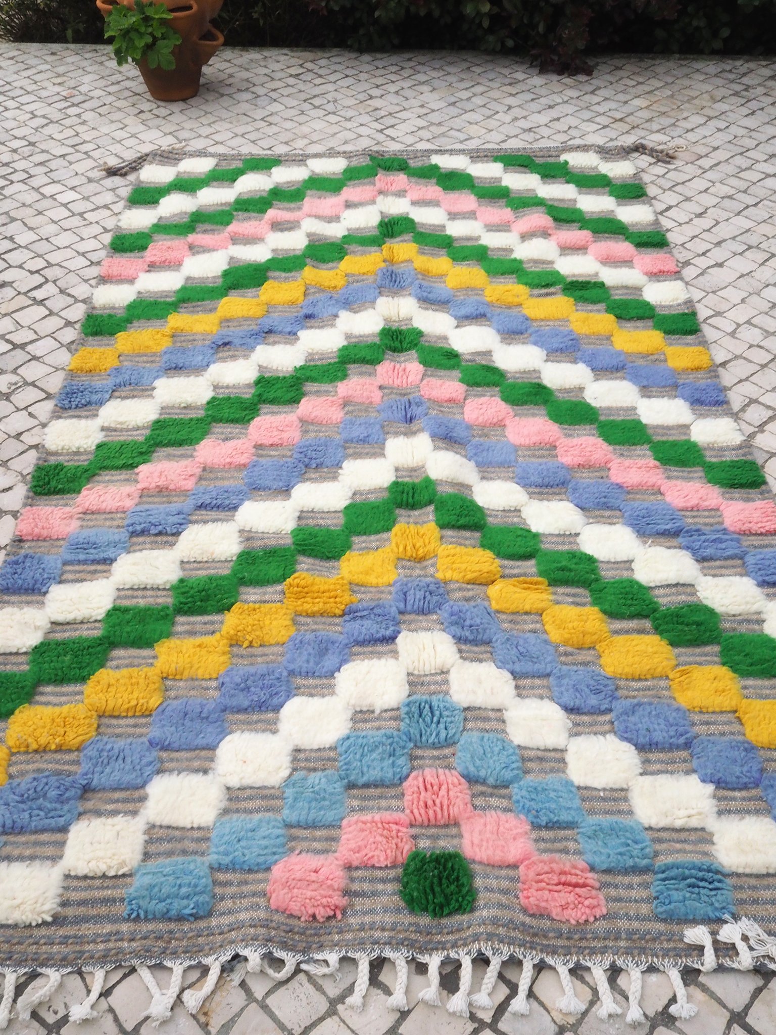 moroccan-wool-boujad-rug-rainbow-chess-255x150cm-2.jpg