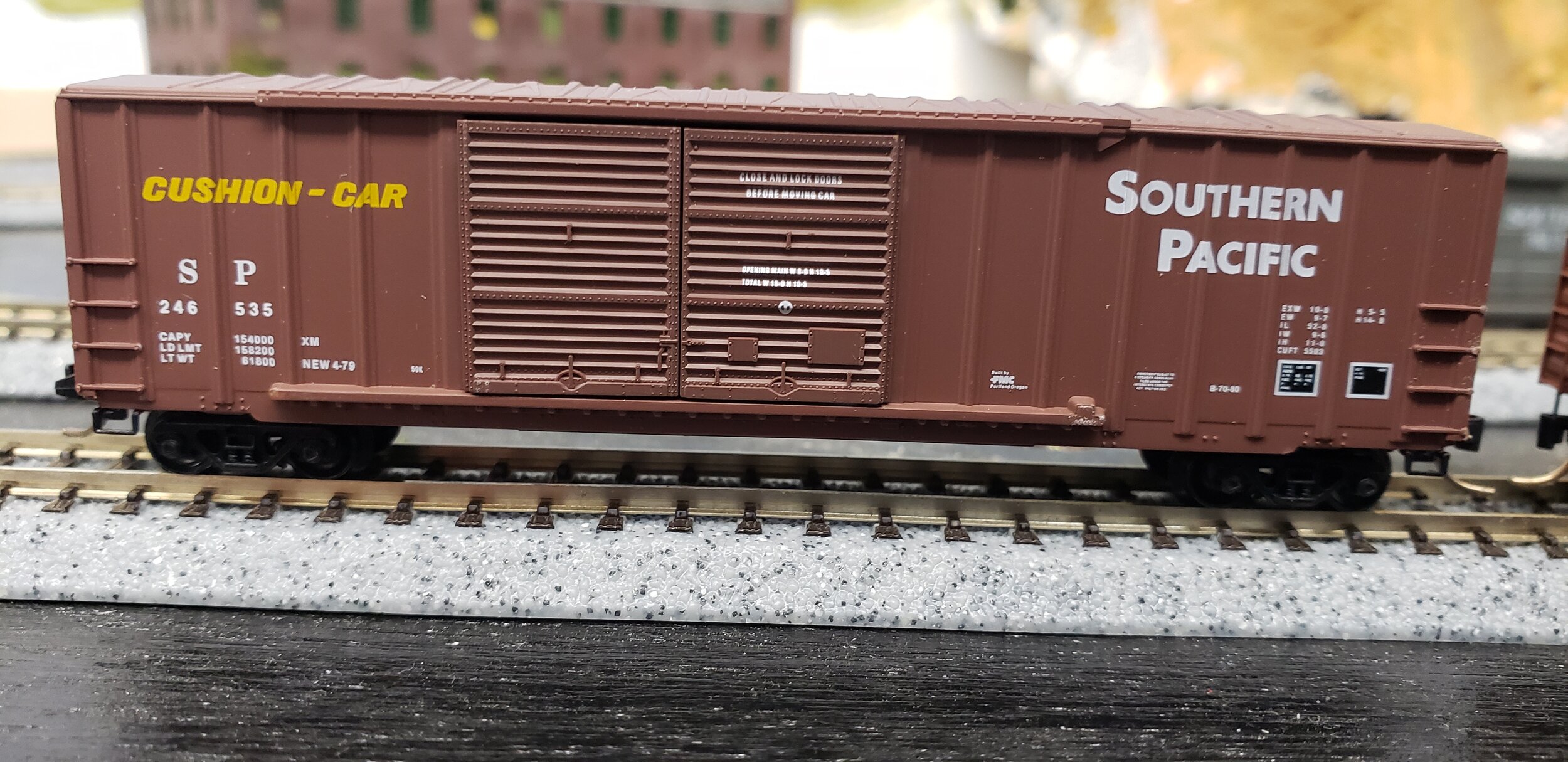 MICRO TRAINS-40' CHICAGO & NORTHWESTERN SGL DOOR WOOD SHEATHED BOX CAR 
