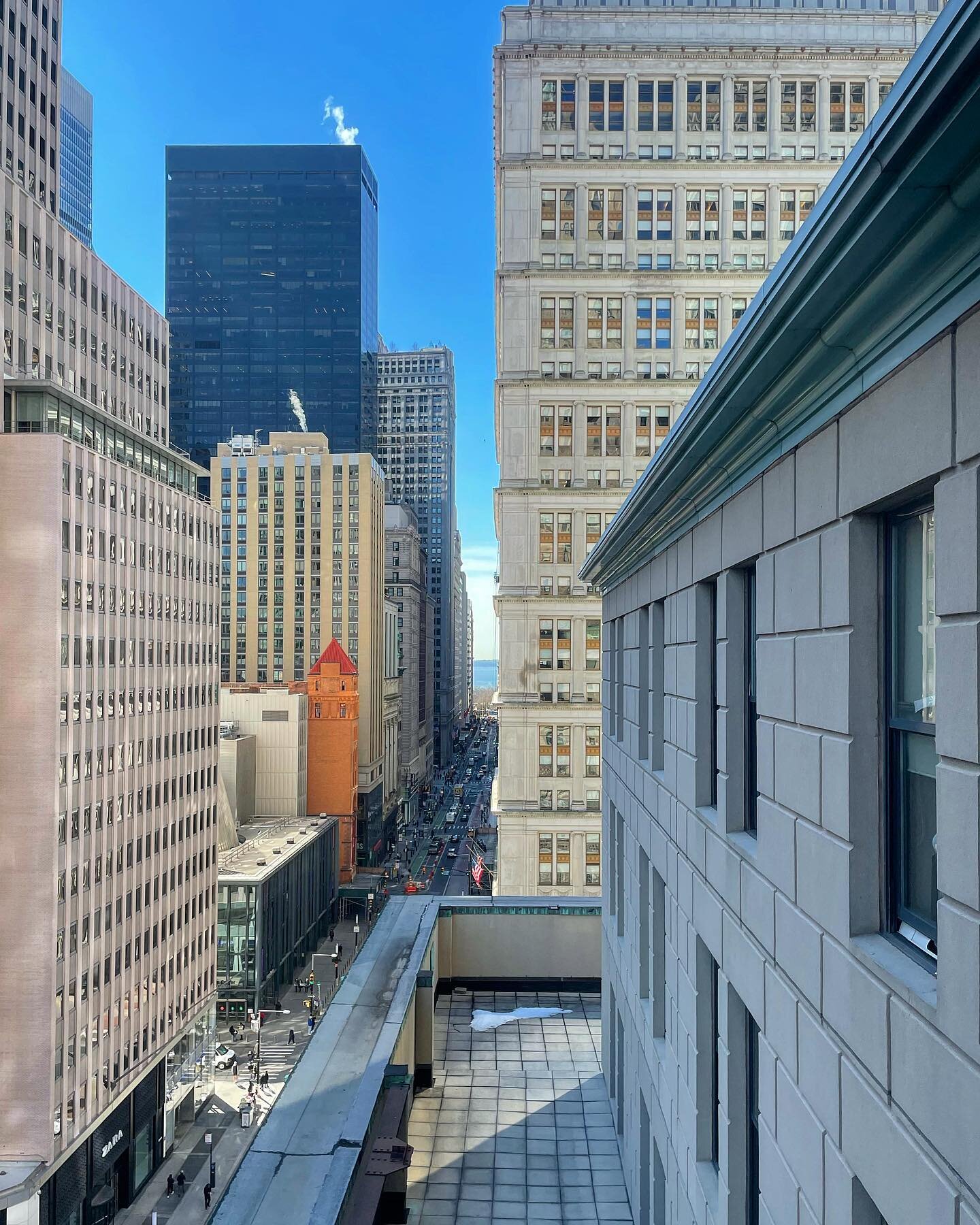 Down Broadway Canyon of Heroes
.
.
.
.
#newyork #manhattan #ilovenyc #imissnyc #broadway #downtown #realestate #nycrealestate #skyscrapers #architecture #engineering #officeviews #nycviews #nyc