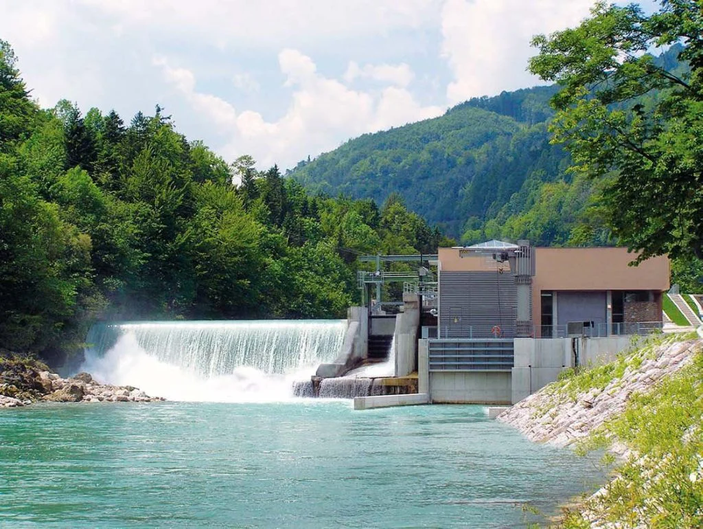 mini_hydro_power_plant_africa_subsaharan_dabitron.jpg
