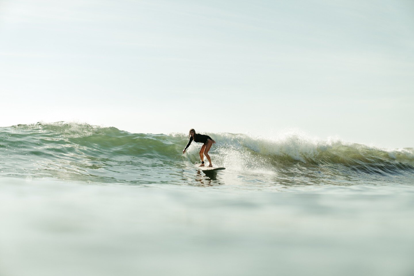 That feeling when know you just dropped into a SICK one ✨🤗⁠
⁠
@kmalavenda always charging ( and getting rewarded ) at these retreats...We love watching the progression of you ladies surfing throughout the retreat week!⁠
⁠
⁠
@sarahbswan in the perfec