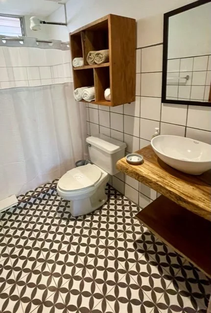 HM STD 2nd Floor Baño.jpeg