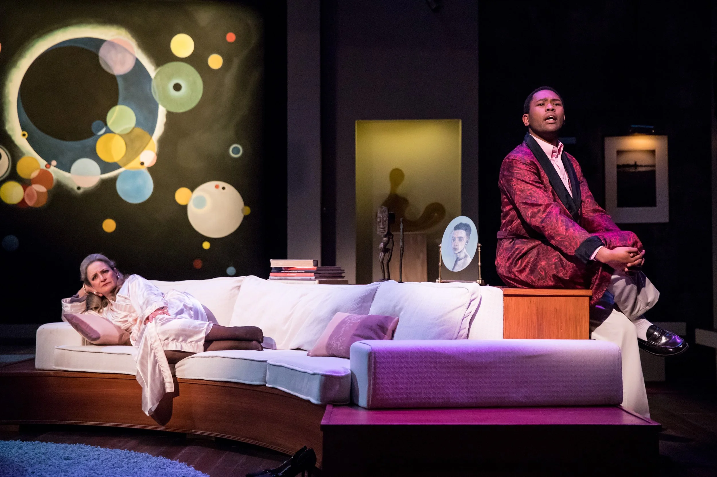 Theater Latte Da’s SIX DEGREES OF SEPARATION. Directed by Peter Rothstein. Photo by Dan Norman.
