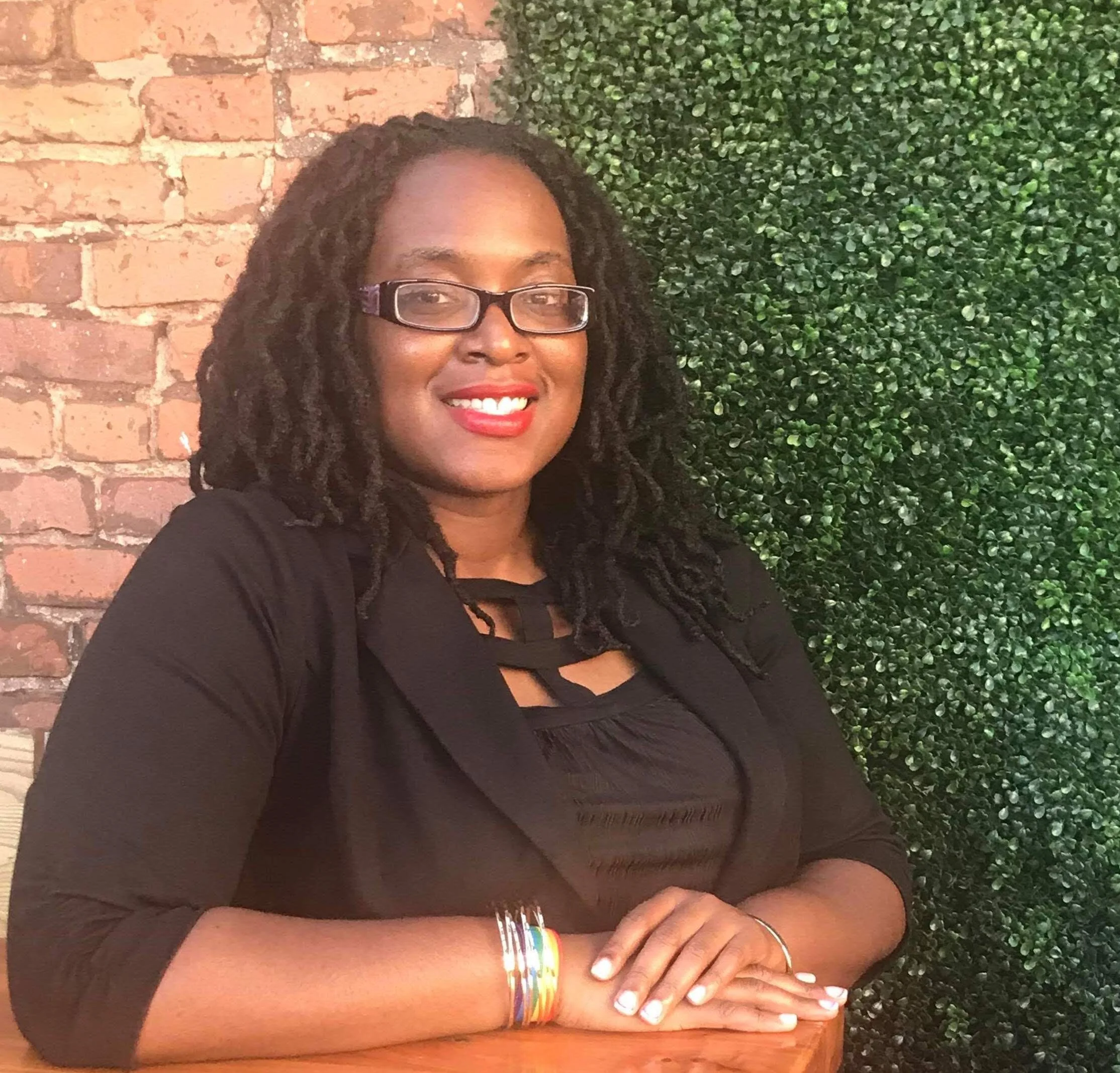 Thomas_Mariana headshot.jpeg