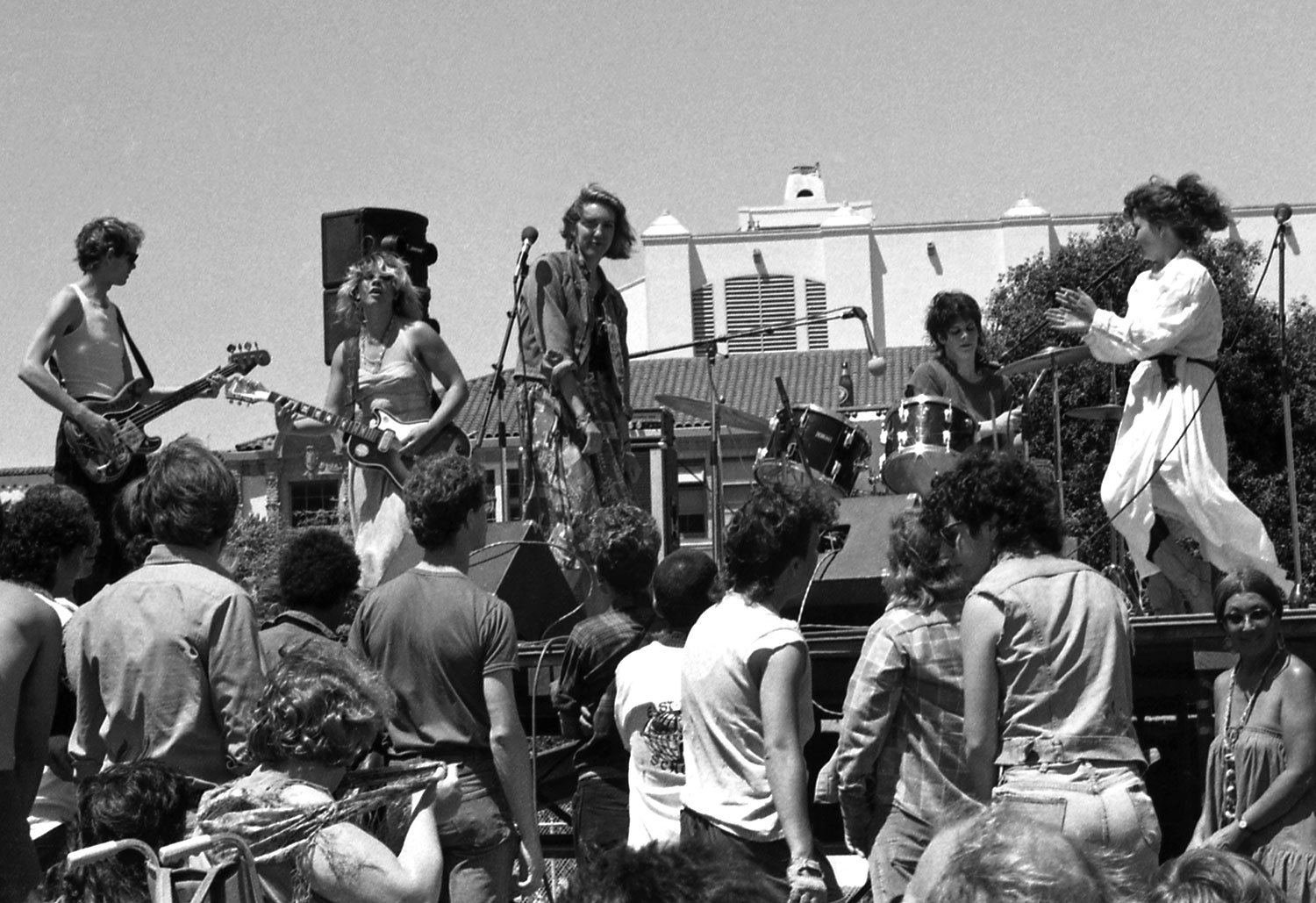  Frightwig: Alistair Shanks, Mia d’Bruzzi, Ellen Greenberg, Rachel Thoele, Deanna Mitchell, “End of the Worlds Fair,” Dolores Park 