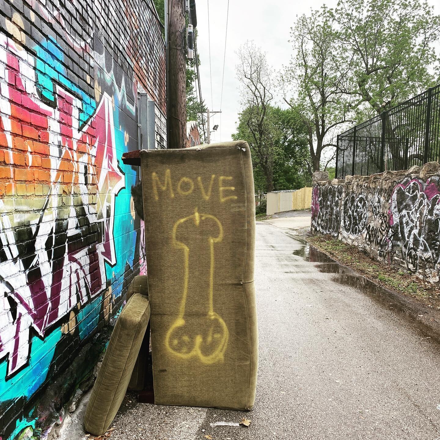 Dropping your #unwanted #sofa #trash in an #alley is definitely a #dickmove .
.#kcmo has free #bulkyitempickup