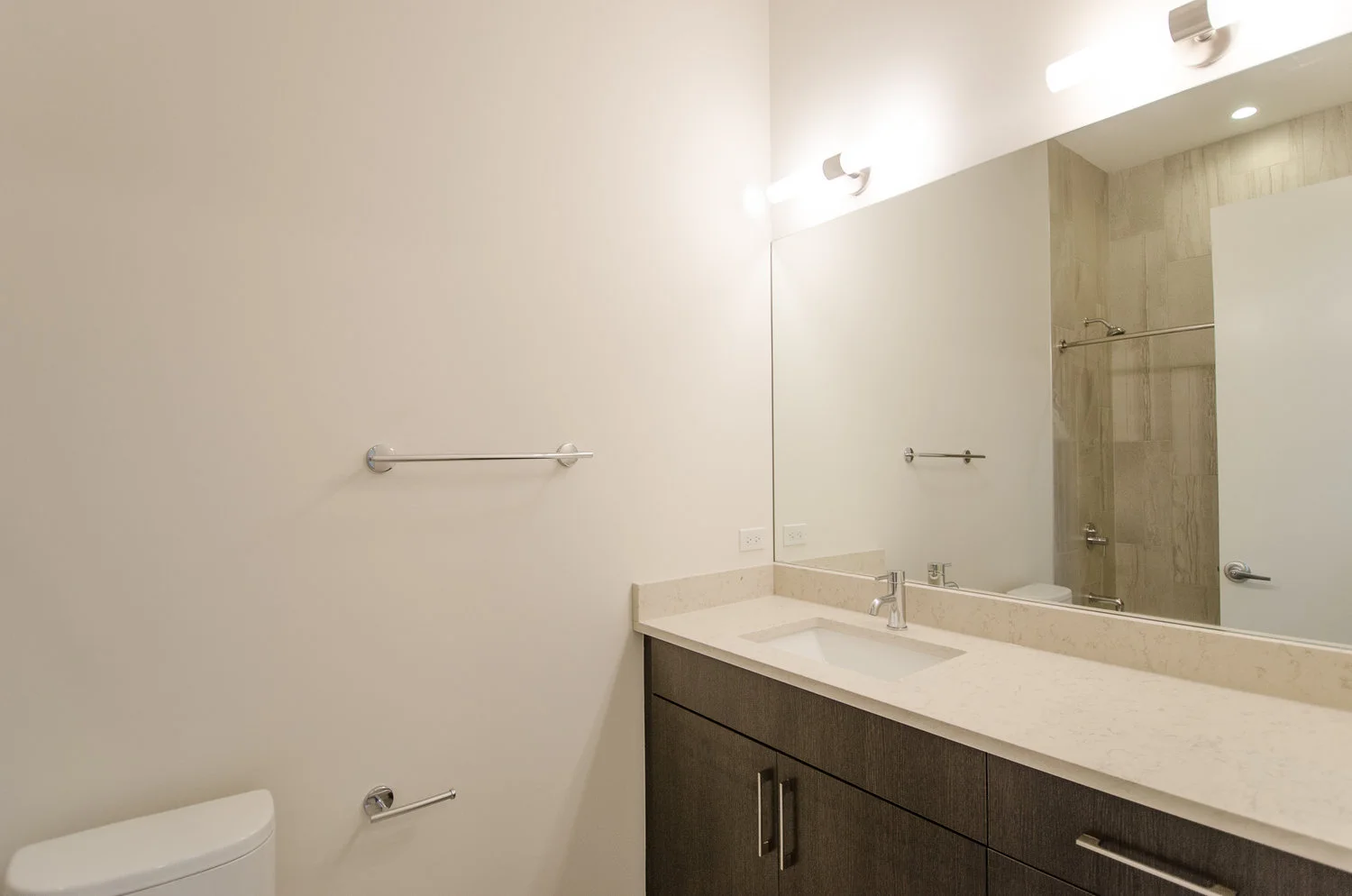 Apartment 2R Master Bath