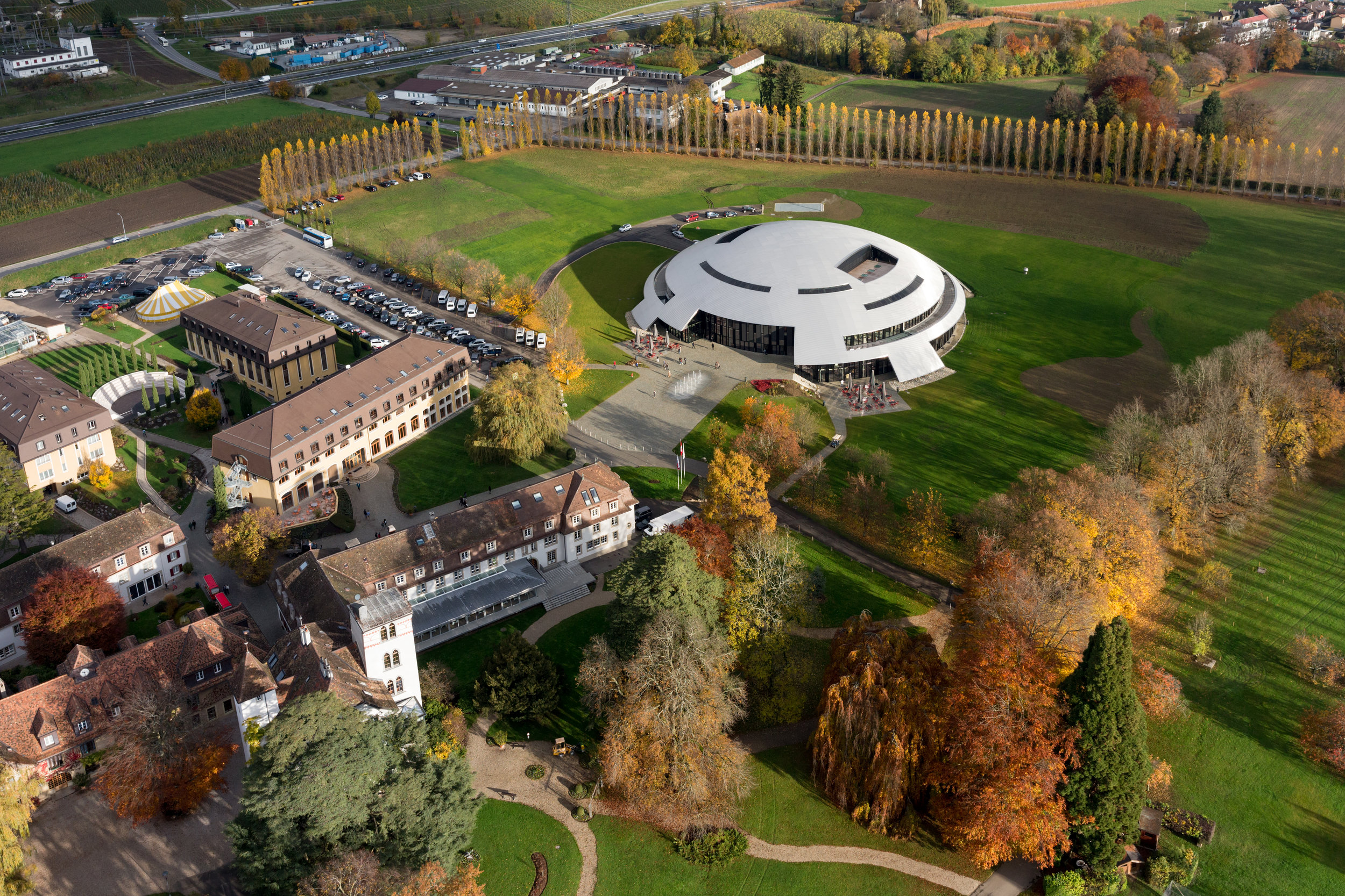 Aerial view showing the new Carnal Hall Concert Hall building alongside the Swiss vernacular boarding school buildings. (Photo: Iwan Baan)