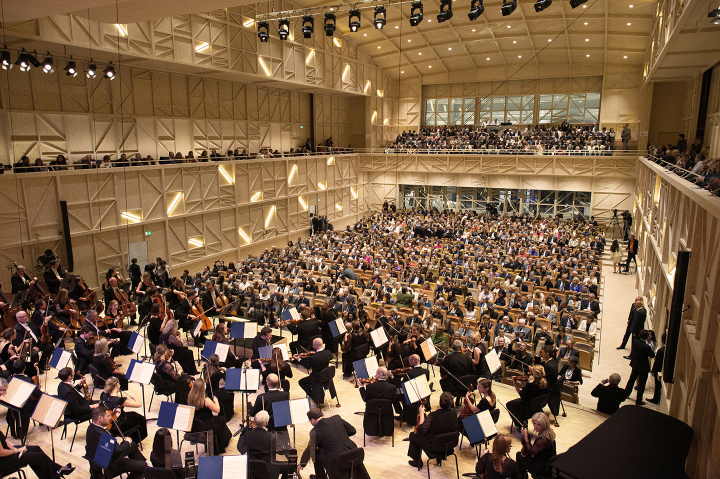 Windows at both ends of the concert hall bring in natural light and allow passersby to look in. Wall shaping and the curved ceiling craft world-class acoustics for small and large orchestras alike in this 950-seat hall.